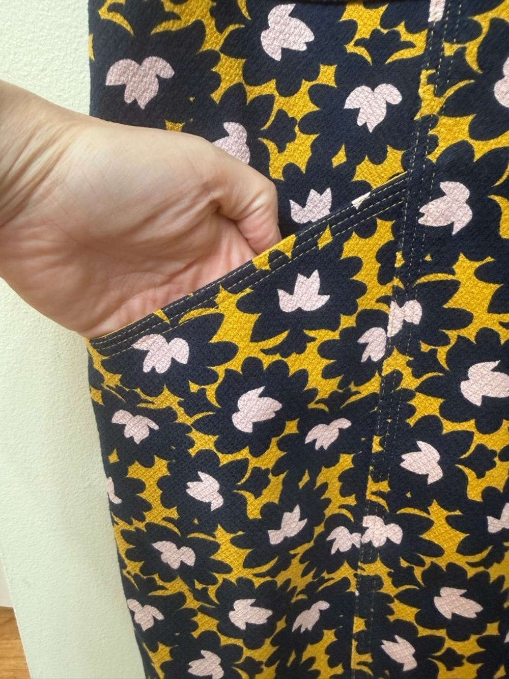 Boden / 12 / Floral Pencil Dress / Pastel Spring Office Wedding Feminine Preppy - Picture 6 of 10